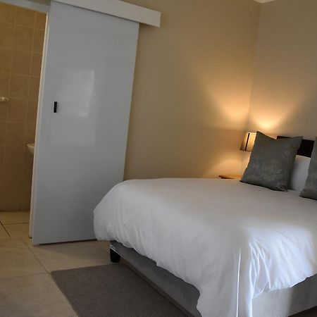 34Onlincoln Guesthouse Bellville Bagian luar foto
